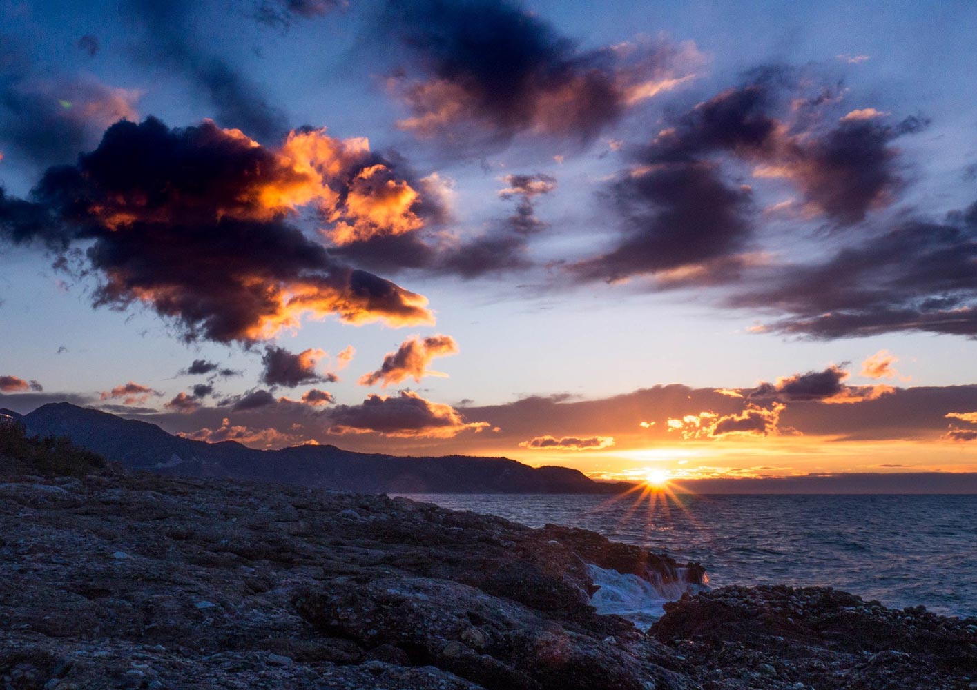 Amanecer en la Playa de Nerja-Málaga